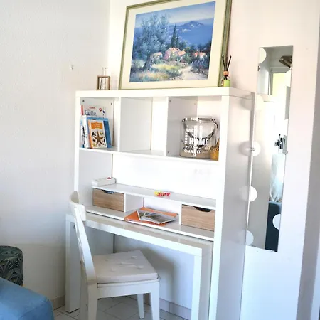 Le Cabanon De Mirza アパート